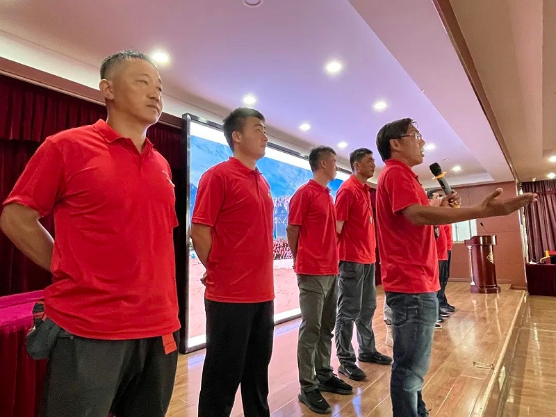 640 (8)
