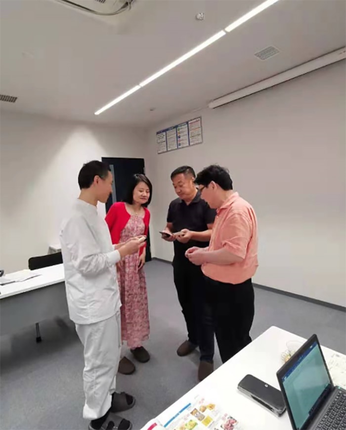 花帝董事长张福财详细了解酱料产品的适用范围等